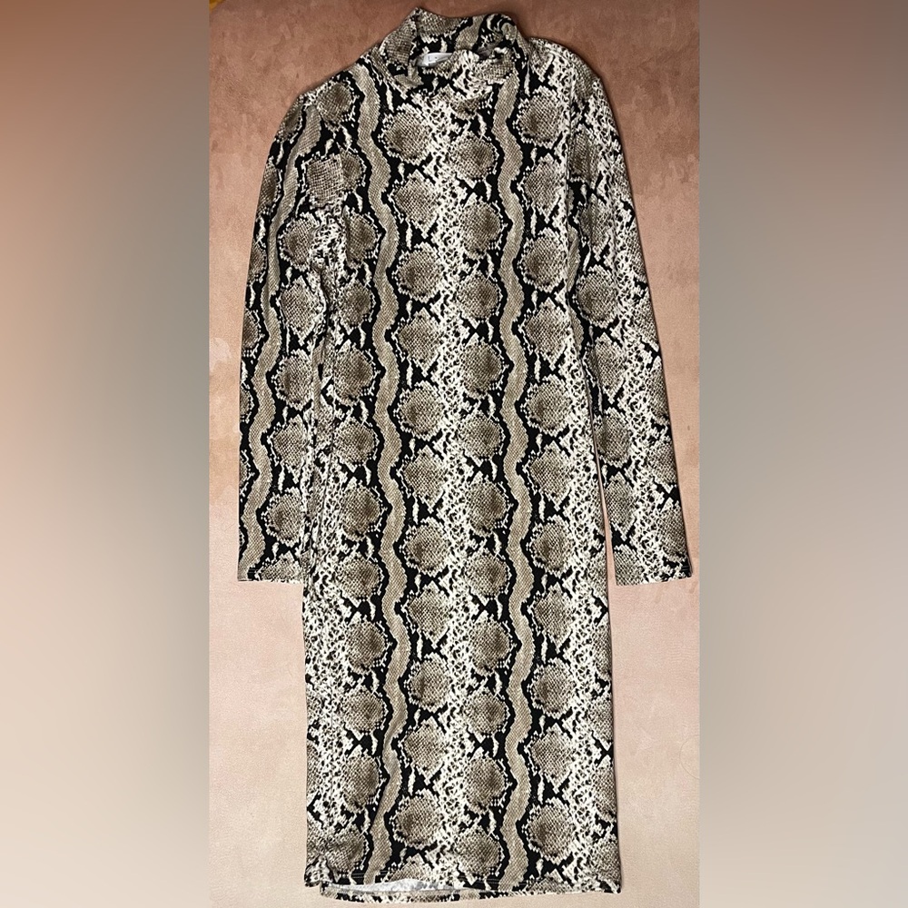 Leith Long Sleeve Body Con Dress